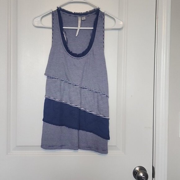 LC Lauren Conrad Tops - LAUREN CONRAD ruffled tank top size small